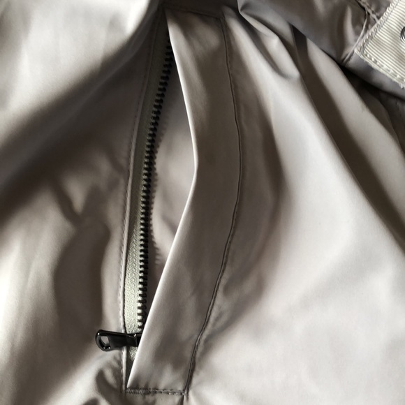 Like NEW- 💨 Johnston & Murphy Lightweight Windbreaker - Picture 3 of 10